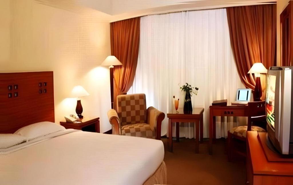 Oasis Amir Hotel Jakarta Luaran gambar